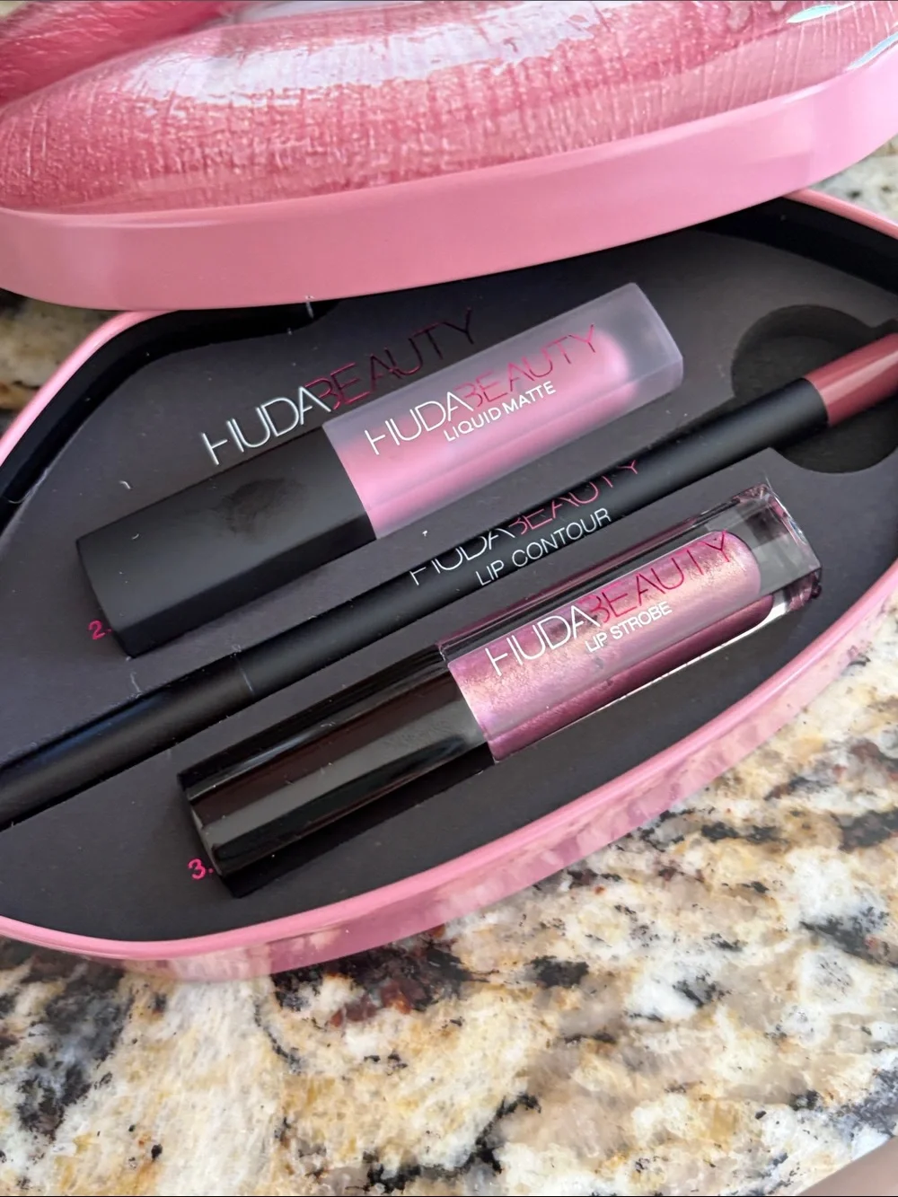 ⚡️🖤Huda Beauty Pink Lip Kit